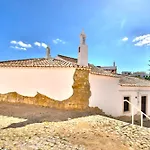 Beguest Alcantarilha Family Home
