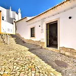 Beguest Alcantarilha Family Home