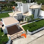 #297 Espacosa Vivenda V5 By Home Holidays