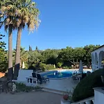 Studio De La Casa Paraiso Avec, En Plus, Une Terrasse Privative Exterieure Semi Couverte Equipee D'Un Salon D'Un Coin Repas D'Une Kitchenette, La Grande Piscine Et Les Jardins Sont Partages, A Proximite Des Plages De Fuseta Et De La Ria Formosa