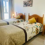 Apartamento Relaxante Com Terraco E Proximo Da Praia, No 2º Andar