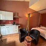 Inn Seventies Cheap & Chic II
