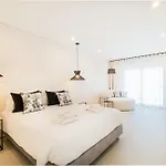 Villa Veiga - Luxury Modern Design With Large Beautiful Garden
