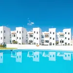 Maximo - 2 Bedroom Apartment With Pool