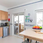 Monis Place-Modern Apartment With Sunny Balcony
