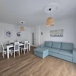 Avenida Mar 2 - Edf Satelite Com Ac, Garagem, Wifi, 150 Mts Praia