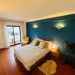 Surfside Sunny Seaview Apartment With Balcony
