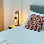 Modern Retreat 700M From The Beach - Salgados