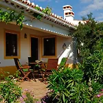 Vale Do Guizo: Casa Poente On The Contryside, Close By The Sea.