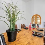 91 Adm Fabulous Townhouse With Communal Pool