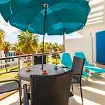 B06 - Top-Floor Marina 2 Bed Apartment
