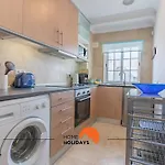 #228 Garrett Flats By Home Holidays