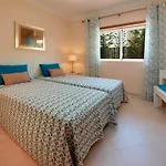Oasis Parque Country Club