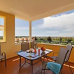 L' Olivier Apartment