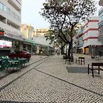 Paula Bela Com Vista Mar