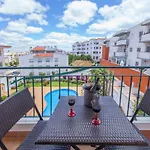 B41 - Windmill Modern With Pool