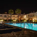 Pool & Beach In Gale