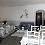 Beach And Pool Studio Apartment