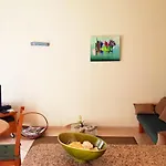 Best Located Apt - Fabulous Pool !