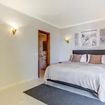 2 Bedroom Apartment With Pool In Vila Marachique, Alvor