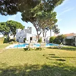 Beautiful Villa With Private Swimming Pool Near The Center Of Vilamoura