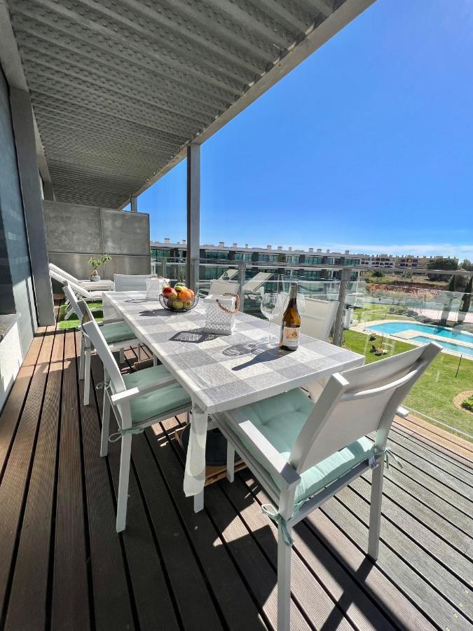Superbe Spacieux Avec Terrasse Vue Piscine Appartamento *