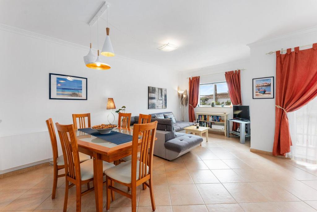 In At Walking Distance To The And Center With Tv And Wifi * Praia Da Luz