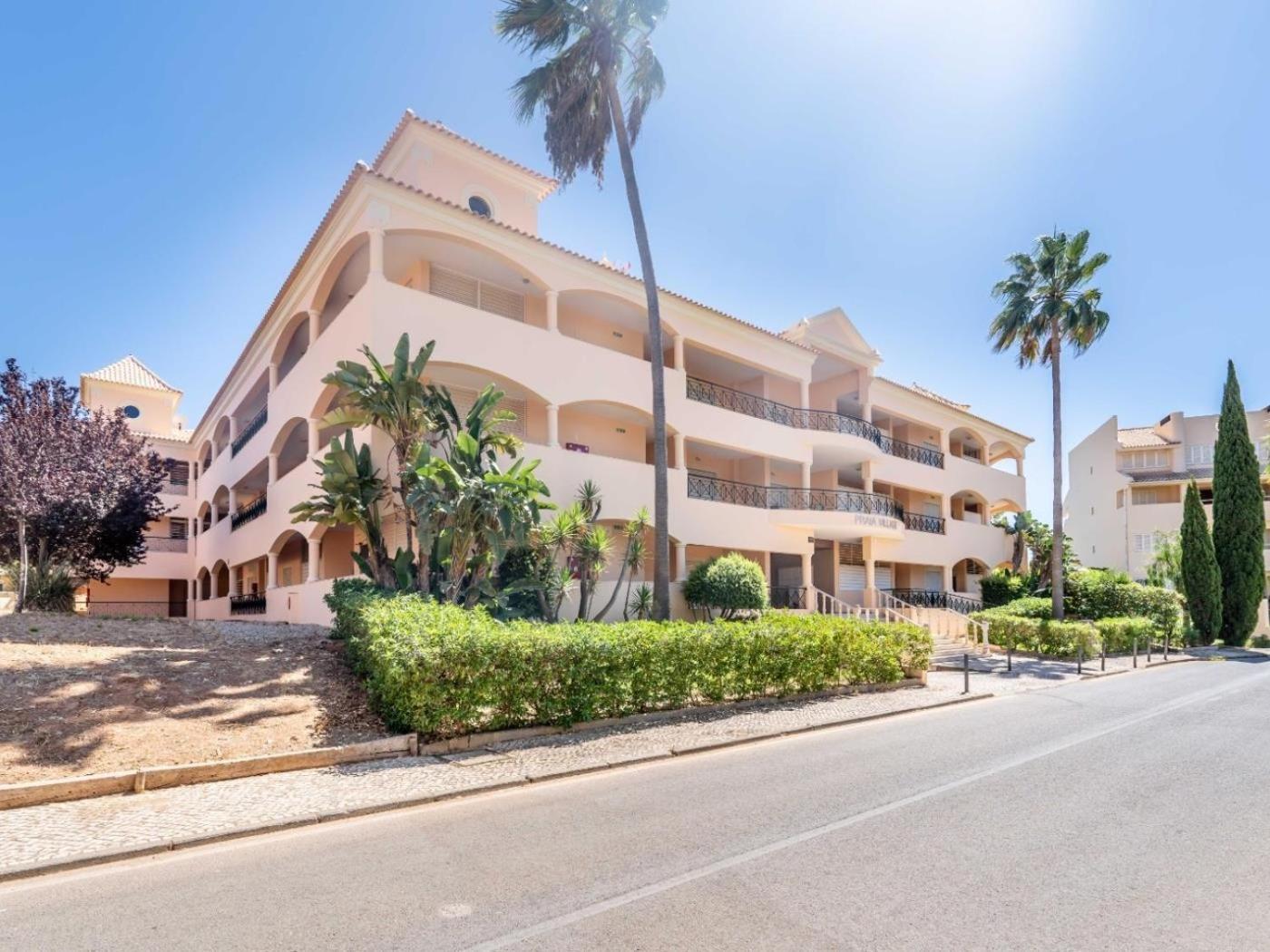Village Vilamoura, Pool And Private Parking *