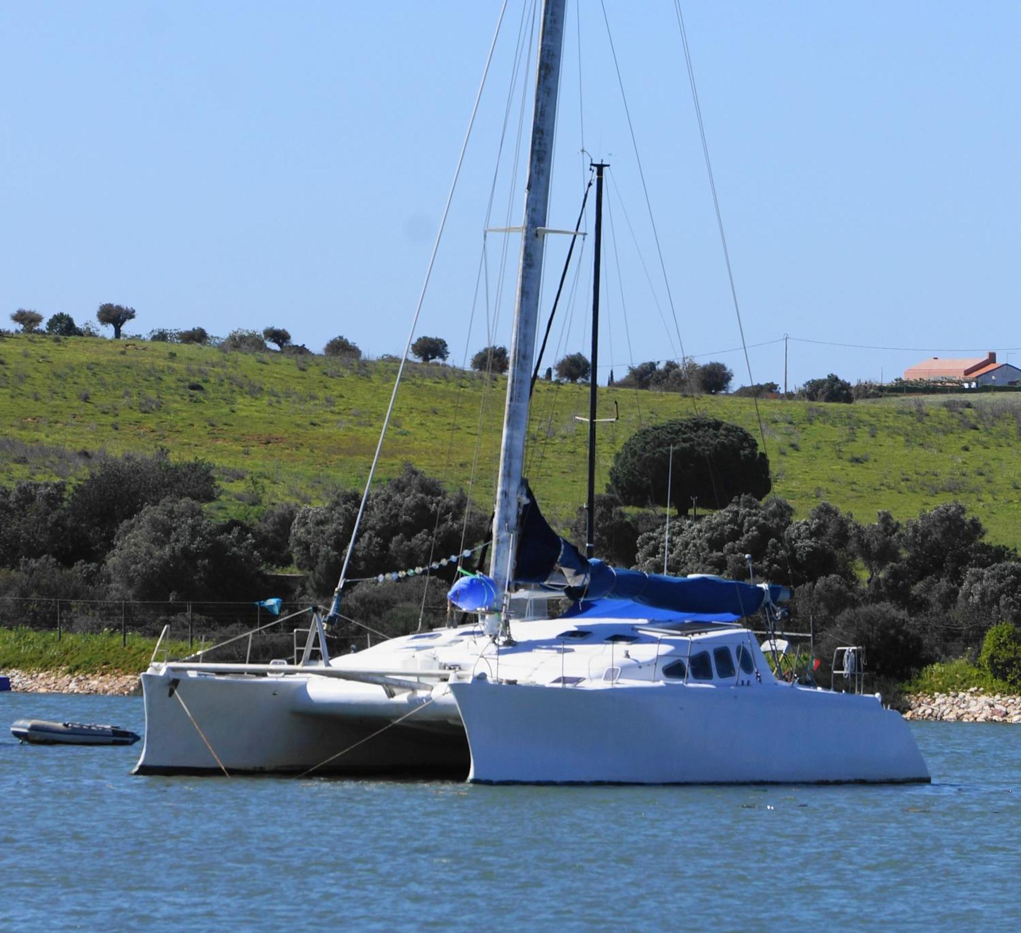 Catamaran Breakfast-brunch Included, Optional Lunch & Dinner Úszó hotel