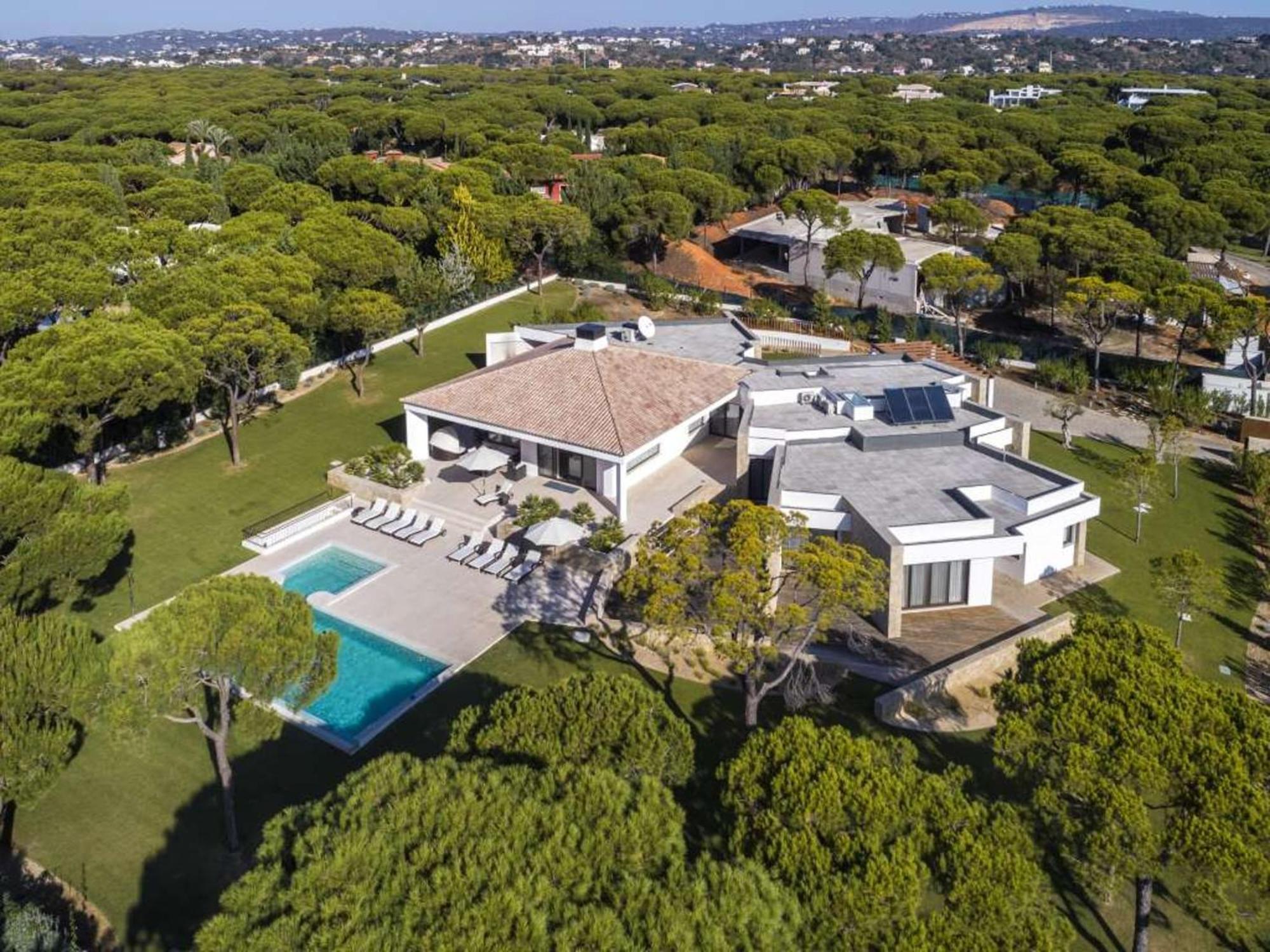 Contemporary Vilamoura Stunning Open Plan Design Azure Elegance Large Private Pool