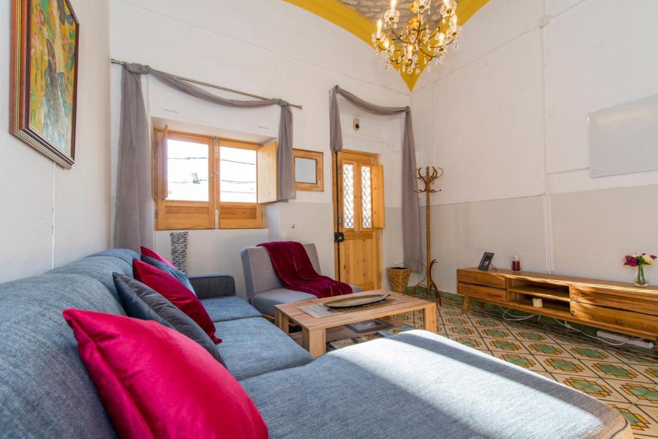 Charming Townhouse With Aircon Only 500M From The Marina And The Typical Market Olhão