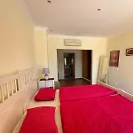Appartement With Pool & Garden And Bbq Area