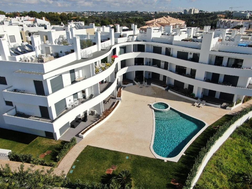 Appartamento 2 Bedrooms , Centre Of Alvor, Open View And Private Parking *